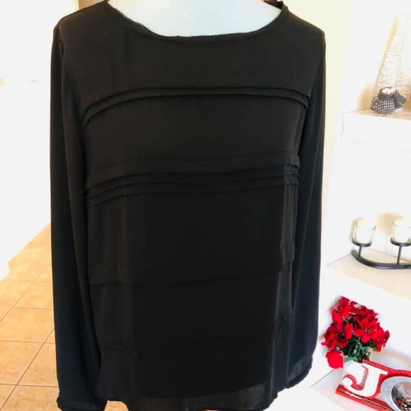 LOFT Tops - Ann Taylor Loft ruffle blouse M